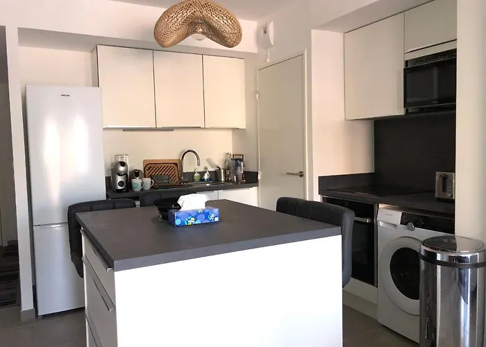 Maxime - Superbe Neuf Classé 4 Etoiles