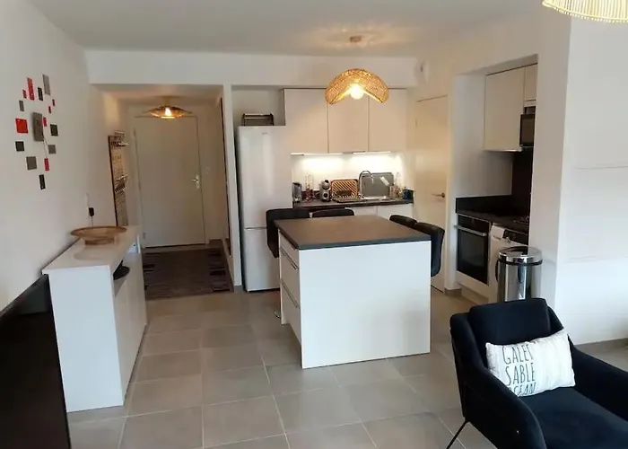 Maxime - Superbe Neuf Classe 4 Etoiles